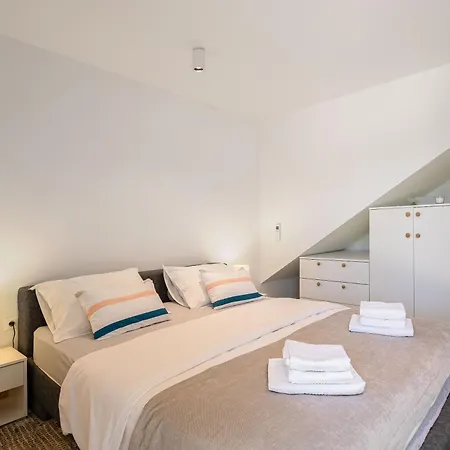 True Oasis With Heated Pool Vila