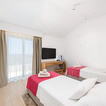 Vila True Oasis With Heated Pool *