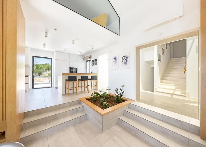 וילה True Oasis With Heated Pool רוגוזניצה