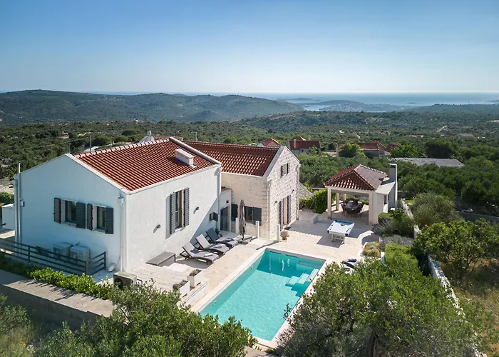 True Oasis With Heated Pool וילה