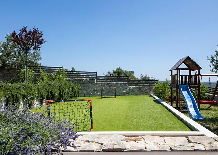 וילה True Oasis With Heated Pool רוגוזניצה