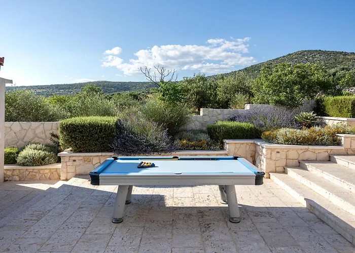 וילה True Oasis With Heated Pool רוגוזניצה