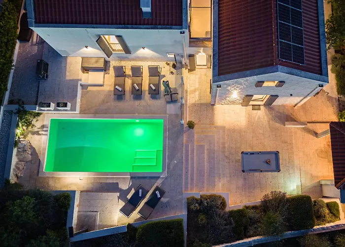 וילה True Oasis With Heated Pool רוגוזניצה